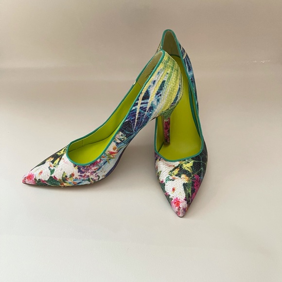 Nine West Shoes - New Nine West floral heels super sexy